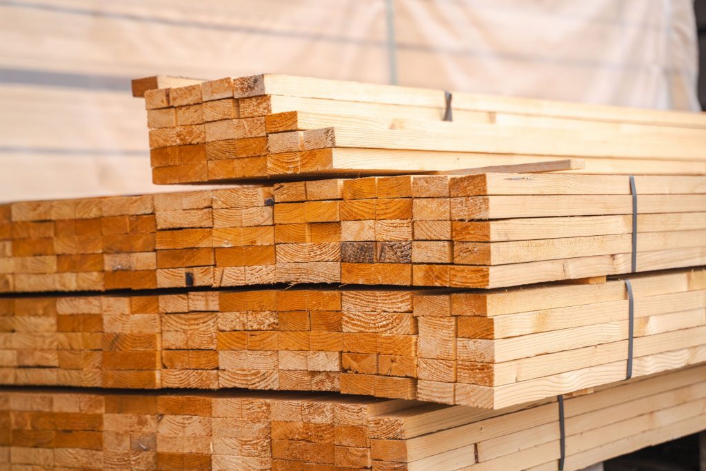 Kantholz, Kreuzholz, Holzbretter etc. Kantholz, Kreuzholz, Holzbretter etc.